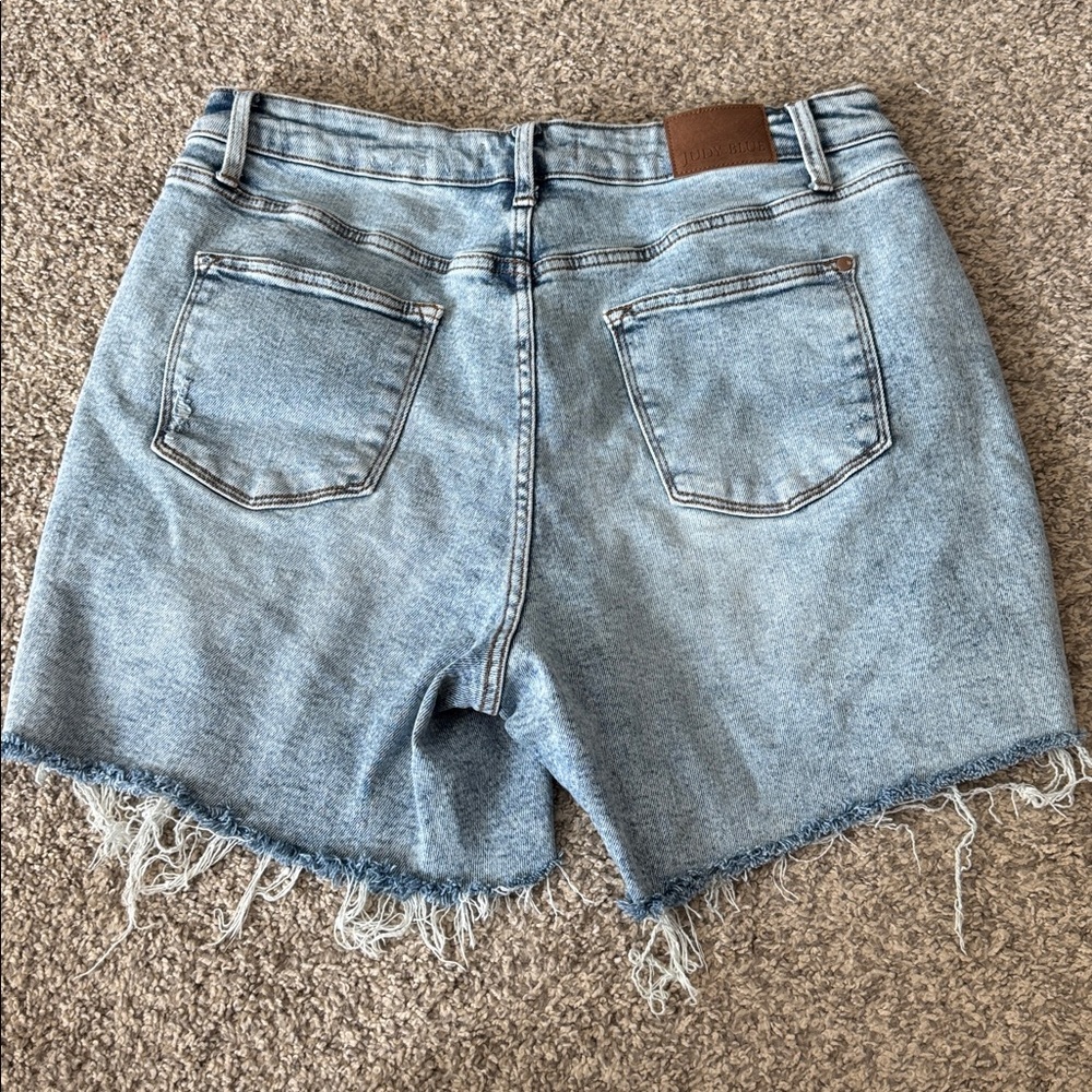 Judy Blue Faded Light Blue Distressed Denim Shorts size 1XL - Picture 4 of 4